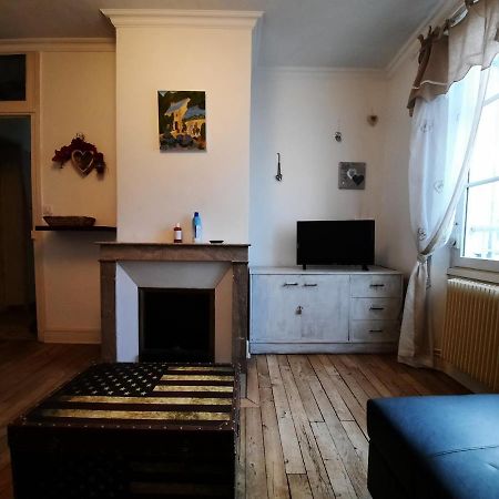 Joli Appartement Meuble ปาเรย์-เลอ-มนยาล ภายนอก รูปภาพ