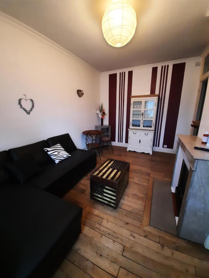 Joli Appartement Meuble ปาเรย์-เลอ-มนยาล ภายนอก รูปภาพ